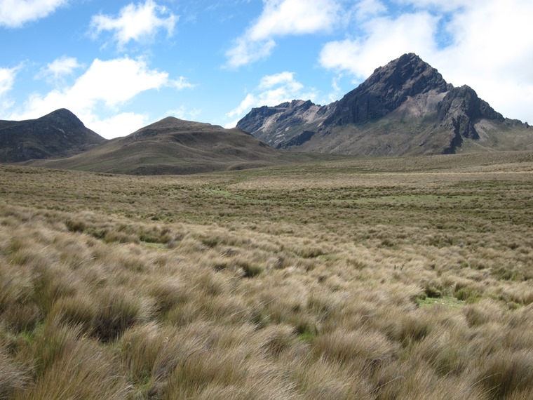 Ecuador Central Andes: Cotopaxi Area, Cerro Ruminahui, Ruminahui from eastern flanks, Walkopedia