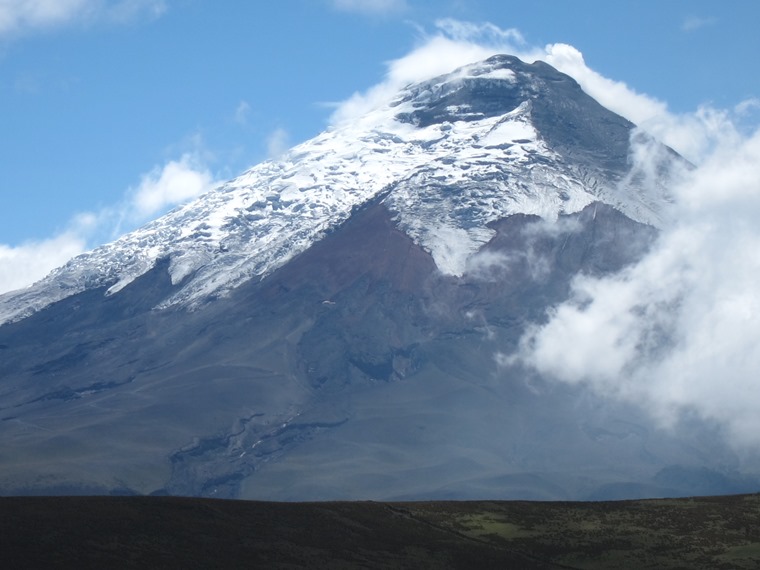 Ecuador Central Andes: Cotopaxi Area, Cerro Ruminahui, Cotopaxi behind lower Ruminahui ridge, Walkopedia