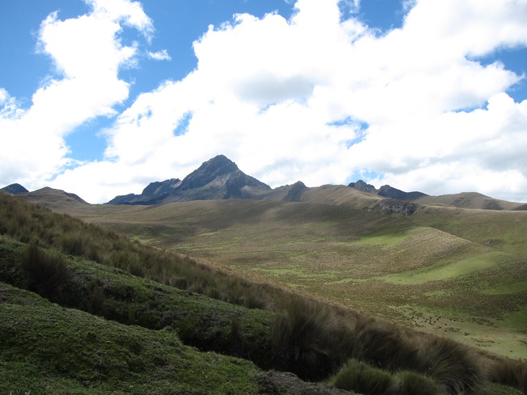 Ecuador Central Andes: Cotopaxi Area, Cerro Ruminahui, Ruminahui from eastern flanks, Walkopedia