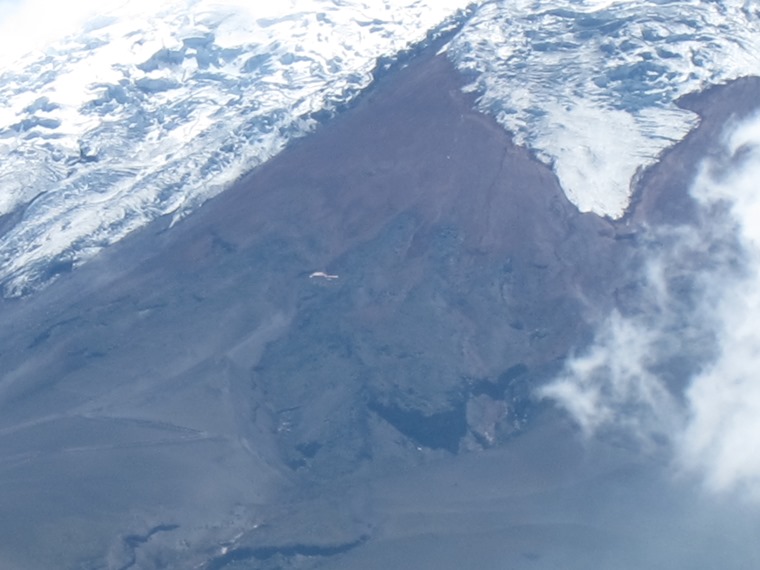 Ecuador Central Andes: Cotopaxi Area, Volcan Cotopaxi, Refuge below Cotopaxi glaciers, Walkopedia