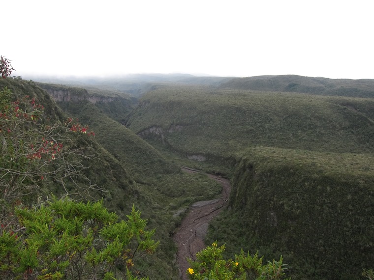 Ecuador Central Andes: Cotopaxi Area, Cotopaxi Area, Canyon on SW flank, Walkopedia