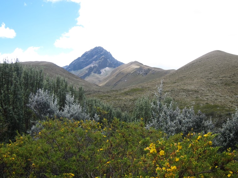 Ecuador Central Andes: Cotopaxi Area, Cotopaxi Area, Ruminahui from lower valley, Walkopedia