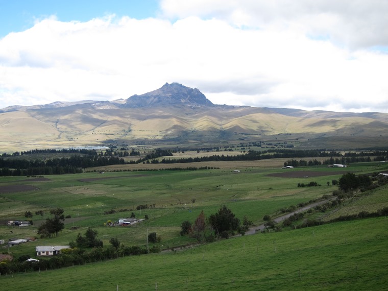 Ecuador Central Andes: Cotopaxi Area, Cerro Sincholagua, Sincholagua from Ruminahui lower slopes, Walkopedia