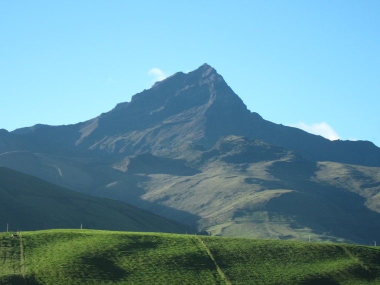 Ecuador Central Andes: Chimborazo Area, Carihuairazo, Carihuairazo from Panamericano, Walkopedia