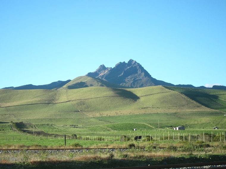 Ecuador Central Andes: Chimborazo Area, Carihuairazo, Carihuairazo from railway, Walkopedia