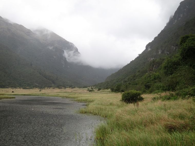 Ecuador Southern Andes: Cajas NP, Cajas NP, Laguna Llaviuvo, Walkopedia