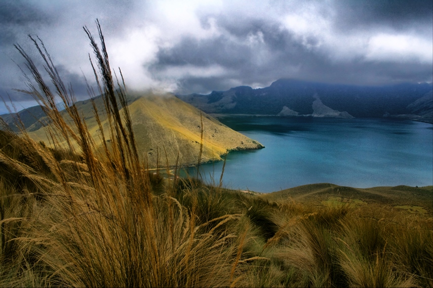 Ecuador Northern Andes: Otavalo Area, Lagunas de Mojanda, Laguna de Mojanda , Walkopedia