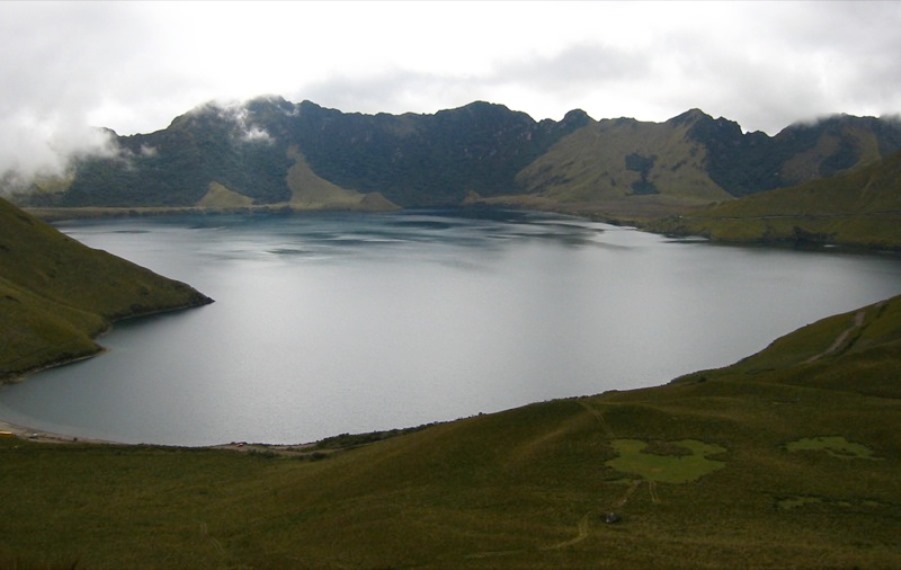 Ecuador Northern Andes: Otavalo Area, Lagunas de Mojanda, Laguna de Mojanda , Walkopedia