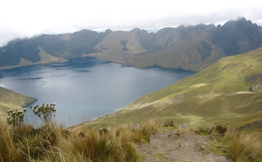 Ecuador Northern Andes: Otavalo Area, Lagunas de Mojanda, Laguna de Mojanda , Walkopedia