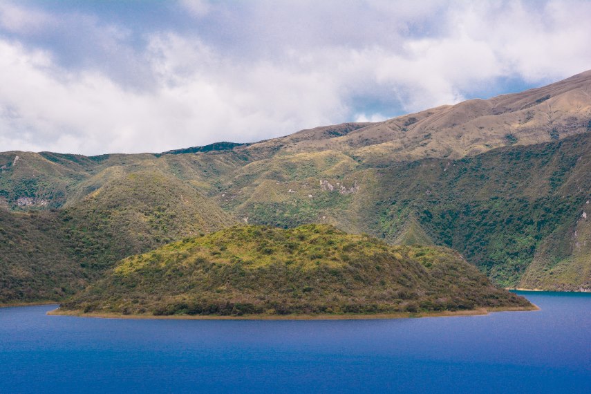 Ecuador Northern Andes: Otavalo Area, Laguna de Cuicocha and Cerro Cotatachi, Laguna de Cuicocha, Walkopedia