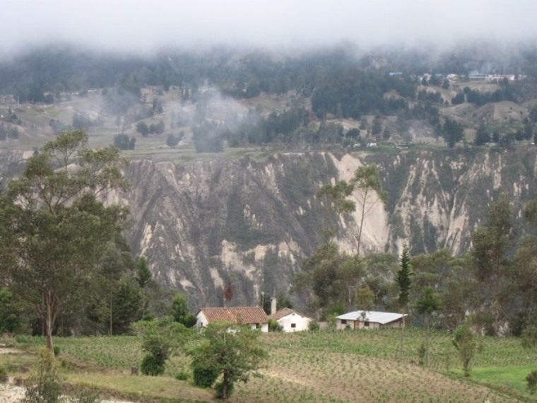 Ecuador Central Andes:Quilotoa Area, Lake Quilotoa to Chugchillan, Near Chugchillan, Walkopedia