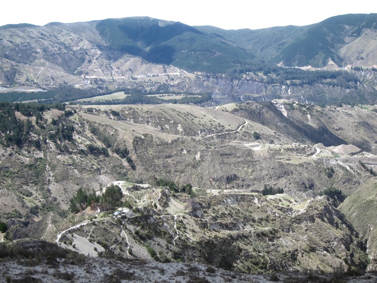 Ecuador Central Andes:Quilotoa Area, Lake Quilotoa to Chugchillan, , Walkopedia