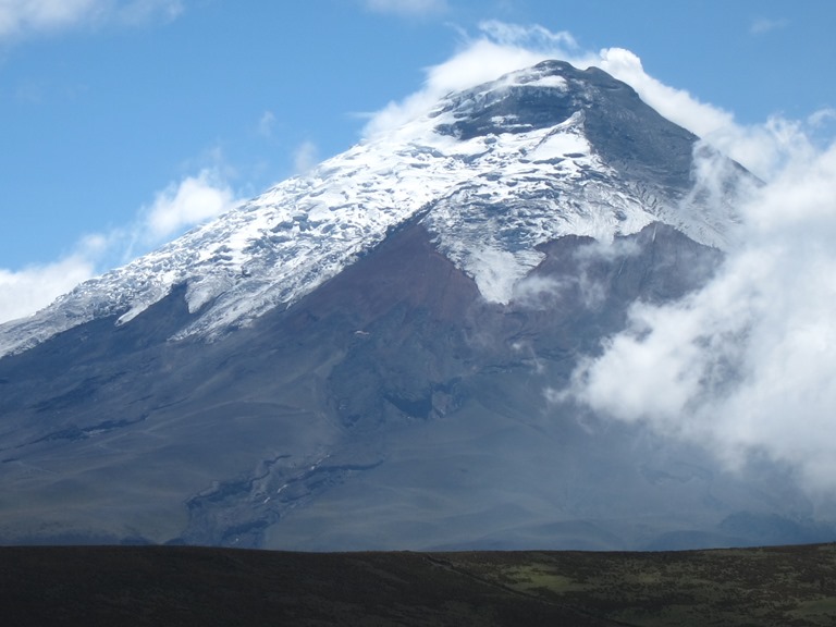 Ecuador Central Andes, Avenue of the Volcanoes, Cotopaxi behind lower Ruminahui ridge, Walkopedia