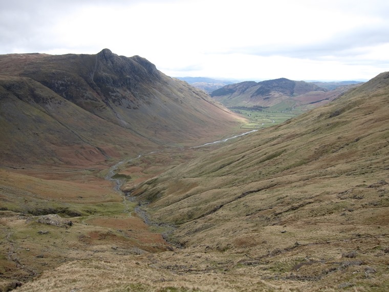 United Kingdom England Lake District, Langdale Valleys, Climbing out of Great Langdale valley head, March, Walkopedia