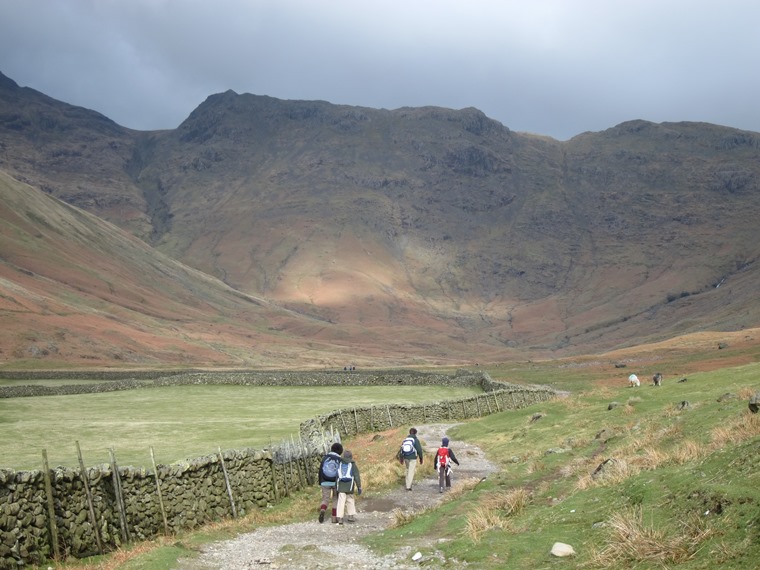 United Kingdom England Lake District, Langdale Valleys, Far end of Great Langdale valley, March, light effects, Walkopedia