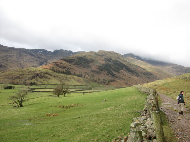 United Kingdom England Lake District, Langdale Valleys, Great Langdale valley, March, Bow Fell in cloud, Walkopedia