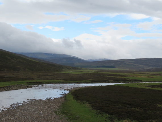 United Kingdom Scotland Cairngorms, Upper Dee Valley, Above Linn of Dee, showery day, Walkopedia