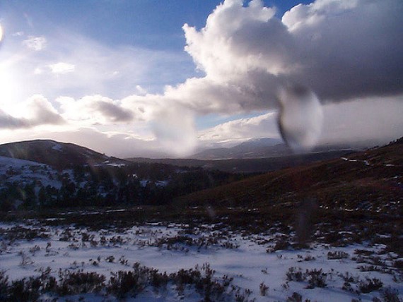 United Kingdom Scotland Cairngorms, Upper Dee Valley, Descending Cairngorms, Walkopedia