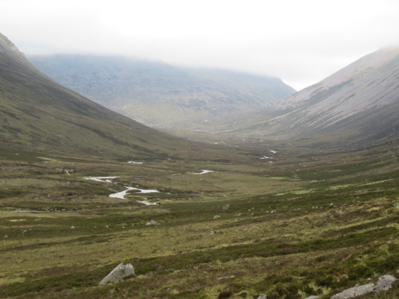 United Kingdom Scotland Cairngorms, Upper Dee Valley, Garbh Chiore left, Lairig Ghru right, Walkopedia