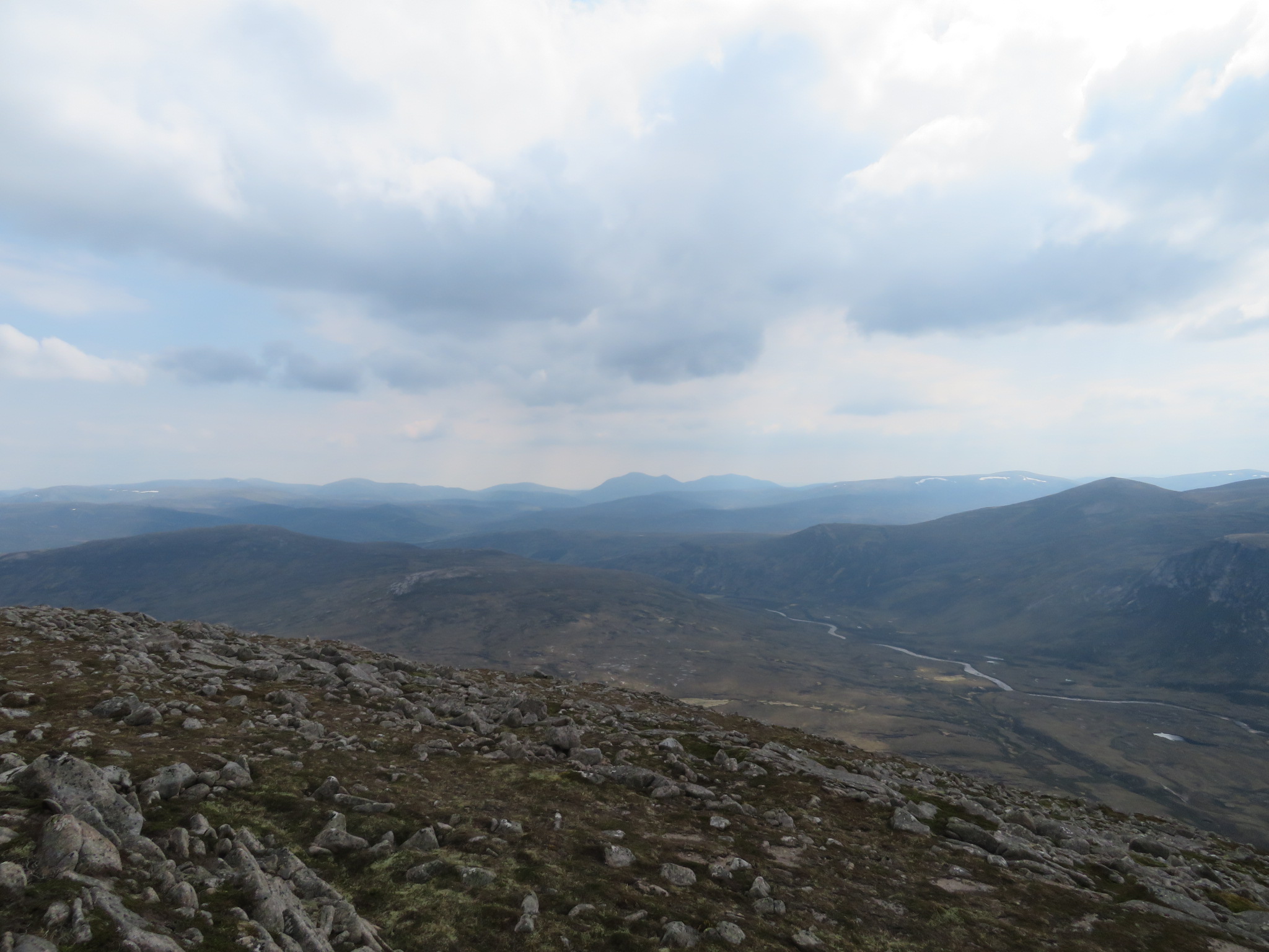 United Kingdom Scotland Cairngorms, Upper Dee Valley, South down Glen Dee Carn A Mhaim flank, Walkopedia