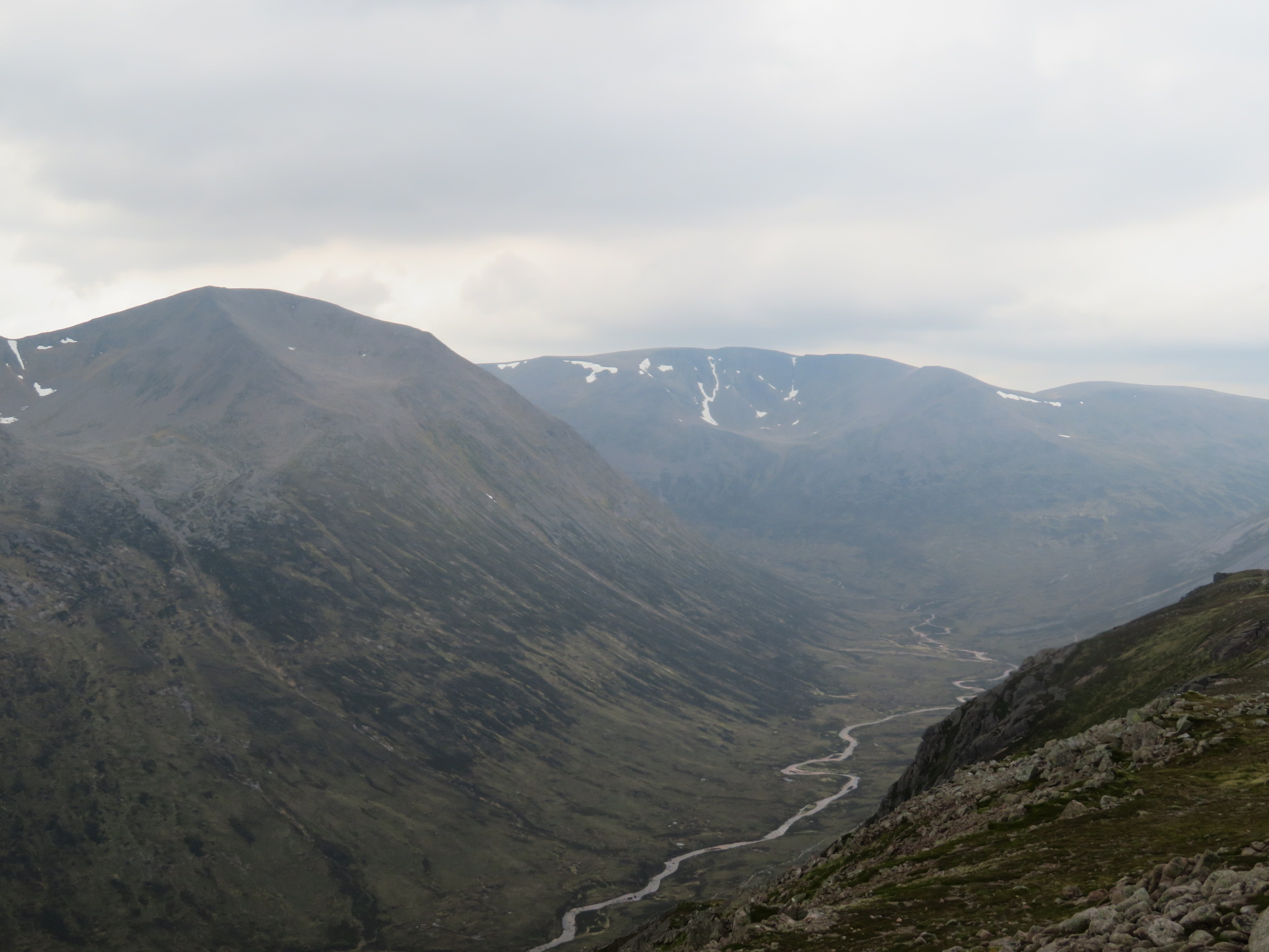 United Kingdom Scotland Cairngorms, Upper Dee Valley, Cairn Toul and Braeriach across upper Dee from Carn A Mhaim, Walkopedia