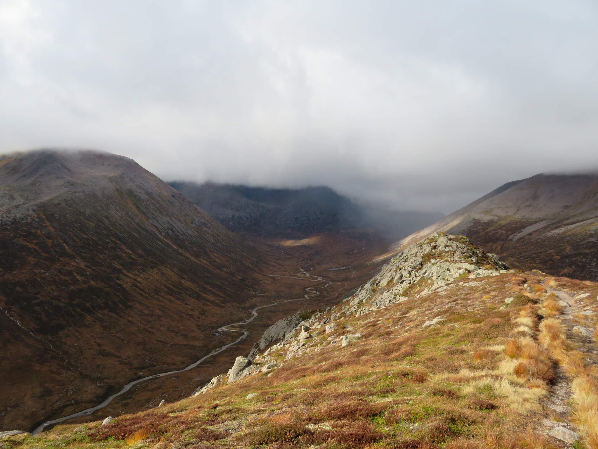 United Kingdom Scotland Cairngorms, Upper Dee Valley, Upper Dee, Ben Macdui, Braeriach from Carn a Mhaim, Walkopedia