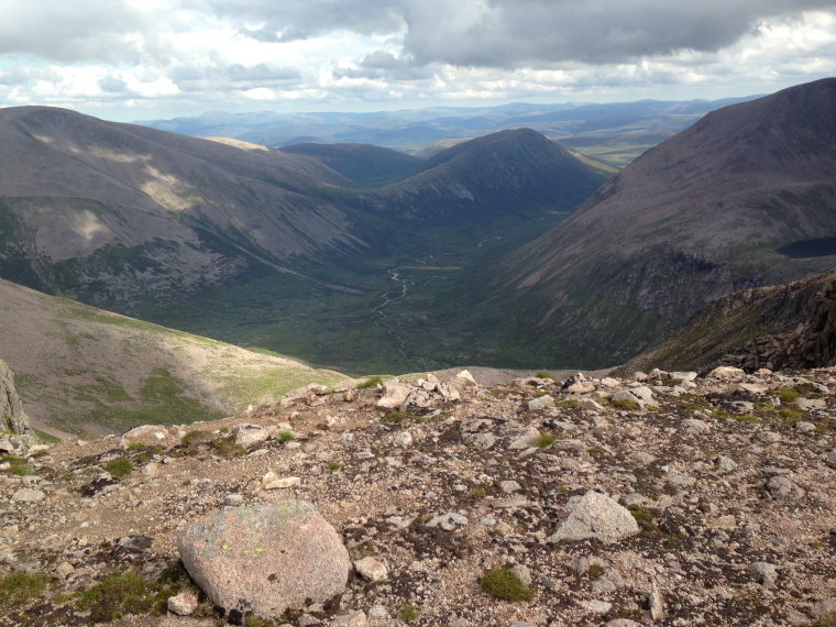 United Kingdom Scotland Cairngorms, Upper Dee Valley, Looking south down upper Dee from Ben Macdui, Lairig Ghru to right , Walkopedia