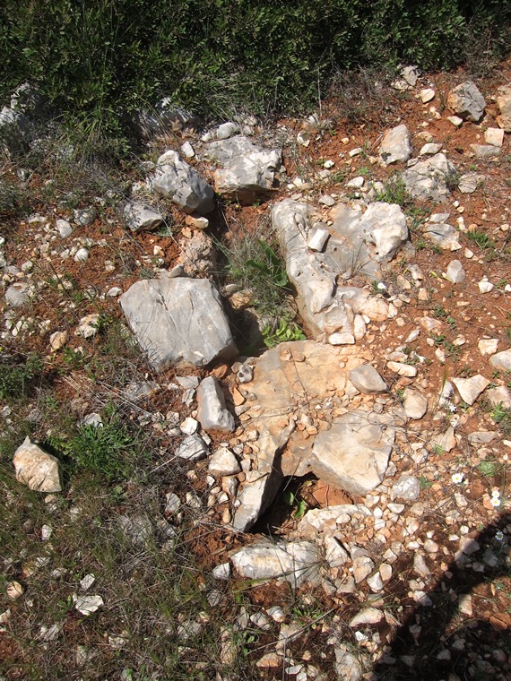 Greece Peloponnese, Mycenean Roads, Mycenae, 3000 year old culvert, Walkopedia