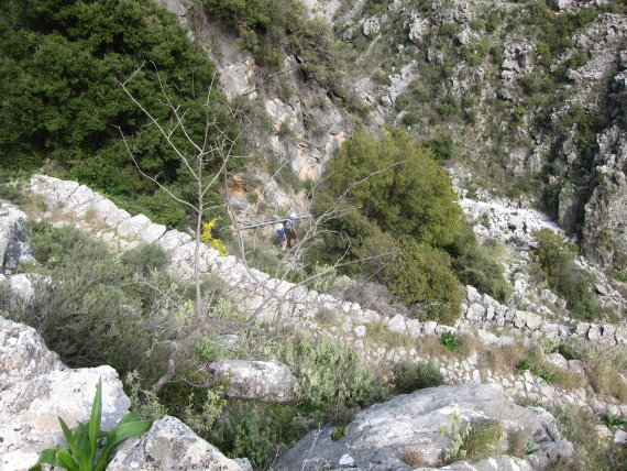 Greece Peloponnese: Taygetus range and the Mani, Taygetus and the Mani, Kalderimi hairpins down itno the Viros Gorge, Walkopedia