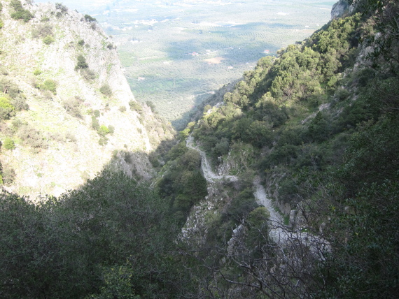 Greece Peloponnese: Taygetus range and the Mani, Taygetus and the Mani, Kalderimi to Anavriti, looking back, Walkopedia