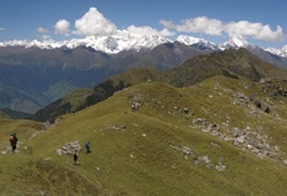 India NW: Uttarakhand, Garwhal, Kumaon Himalaya , Tornant del Kuari, Walkopedia