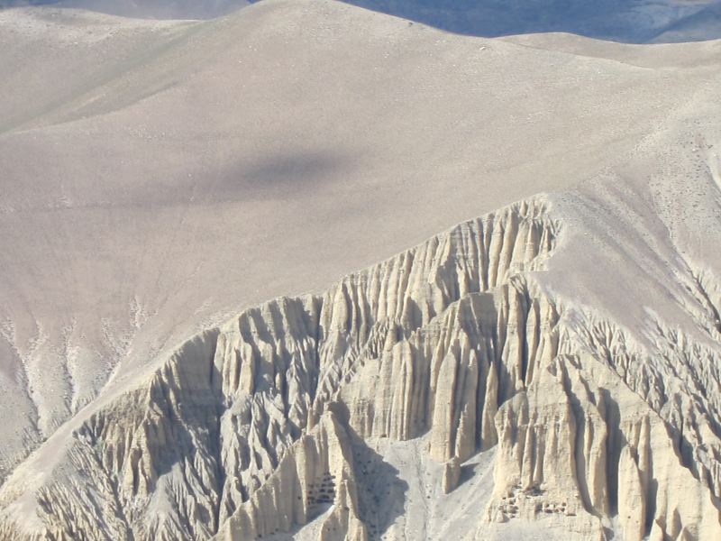 Nepal Annapurna & Mustang, Mustang, Cave dwellings above Ghami, Walkopedia