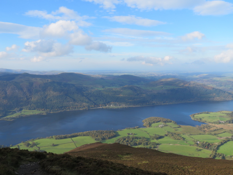 United Kingdom England Lake District, Skiddaw, Over Bassenthwaite Lake from ridge to Ullock Pike, Walkopedia