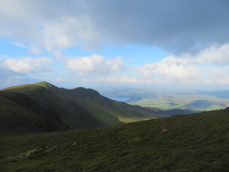 United Kingdom England Lake District, Skiddaw, Longside Edge, Ullock Pike from Skiddaw flank, Walkopedia