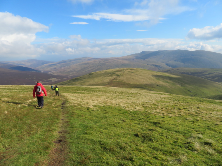 United Kingdom England Lake District, Skiddaw, Desecending just below high summit roch, east to Sale How, Walkopedia