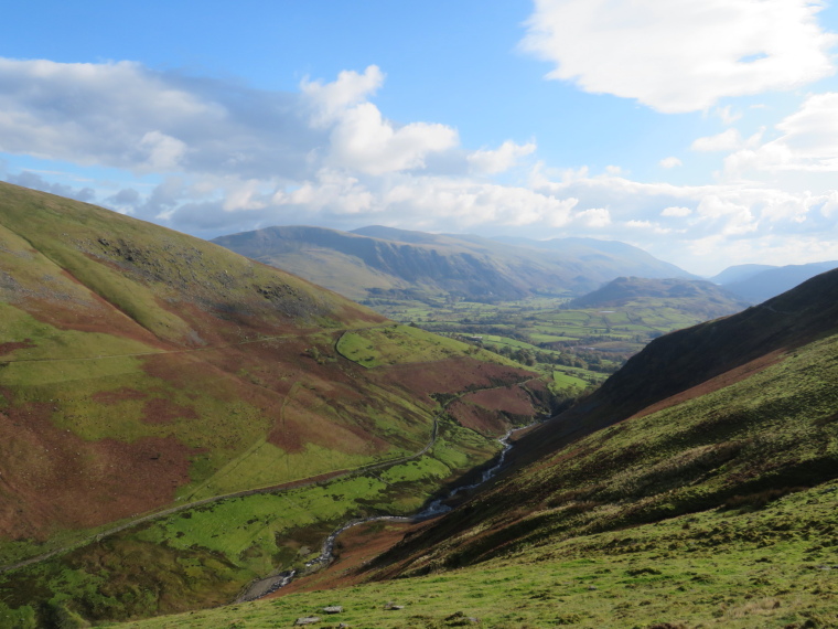 United Kingdom England Lake District, Skiddaw, South down Glenderterra valley from Cumbria Way, Walkopedia