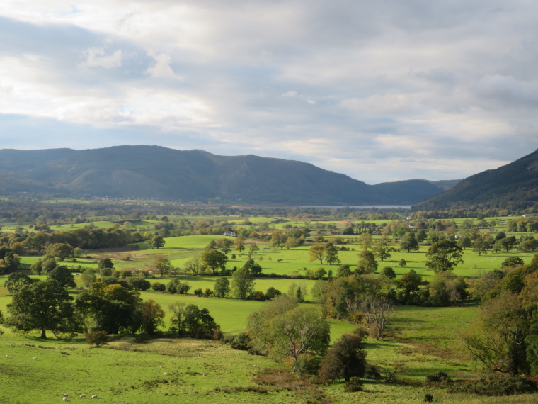 United Kingdom England Lake District, Skiddaw, West from Cumbria Way just above Keswick, Walkopedia