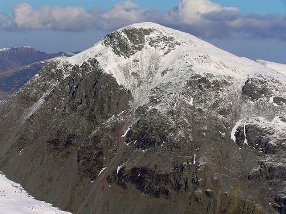 United Kingdom England Lake District, Great Gable, Great Gable in light snow from Scafell Pike, Walkopedia