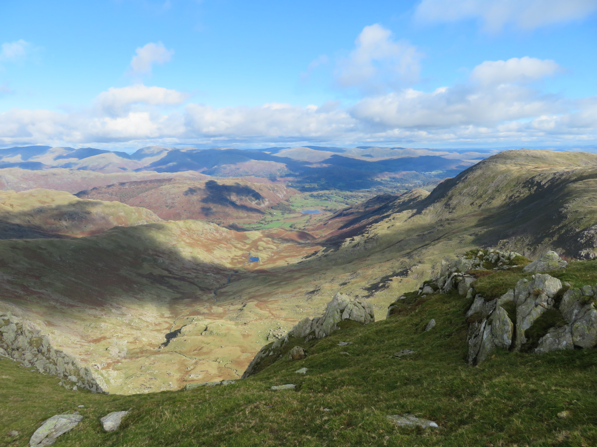 United Kingdom England Lake District, Swirl How and Great Carrs, East to Langdale valley from Swirl How, Walkopedia