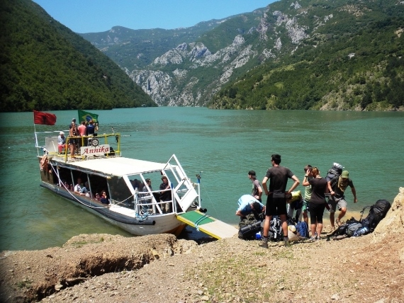 Albania, Around Curraj I Eperm, boat, Walkopedia