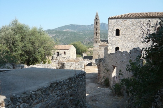 Greece Peloponnese: Taygetus range and the Mani, Sotrivanika to Kardamyli, Old Kardamyli, Walkopedia