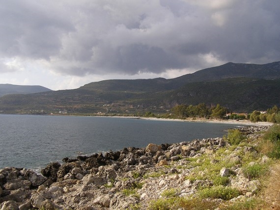 Greece Peloponnese: Taygetus range and the Mani, Sotrivanika to Kardamyli, The shoreline in Kardamyli, Walkopedia