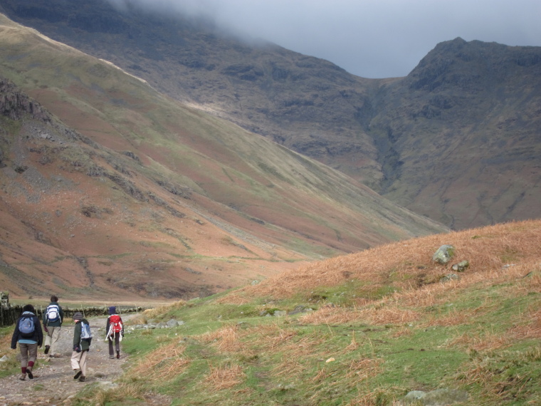 United Kingdom England Lake District, Cumbria Way and High Way, Far end of Great Langdale valley, March, Walkopedia