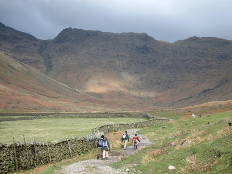 United Kingdom England Lake District, Cumbria Way and High Way, Far end of Great Langdale valley, March, light effects, Walkopedia