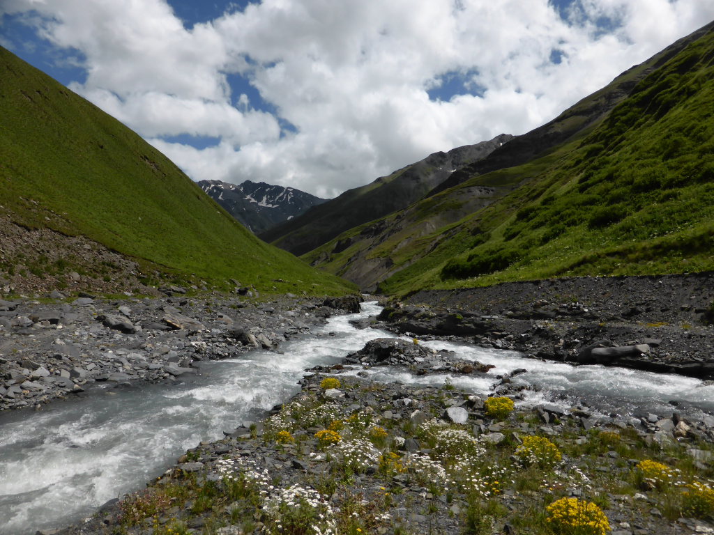 Georgia Gt Caucasus Tusheti and Khevsureti, Atsunta Pass (Tusheti to Khevsureti), Pirikitis Alazani valley, Walkopedia