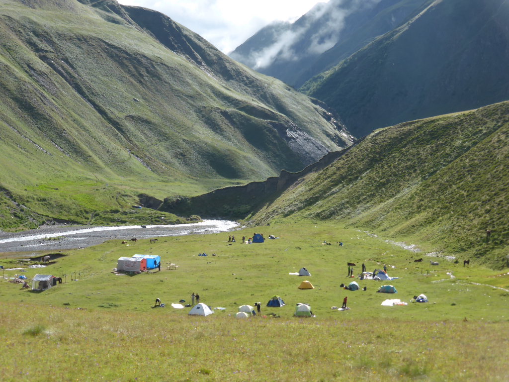 Georgia Gt Caucasus Tusheti and Khevsureti, Atsunta Pass (Tusheti to Khevsureti), Valley campsite , Walkopedia