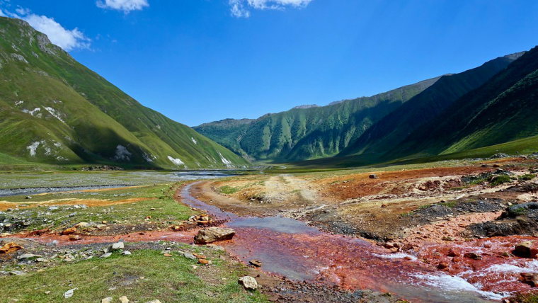 Georgia Gt Caucasus Mts, Greater Caucasus Mountains, Truso valley, passing mineral springs, Walkopedia