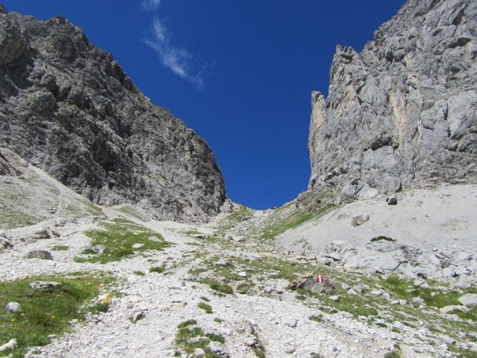 Austria The Dachstein, The Dachstein, Approaching Tor pass, Walkopedia