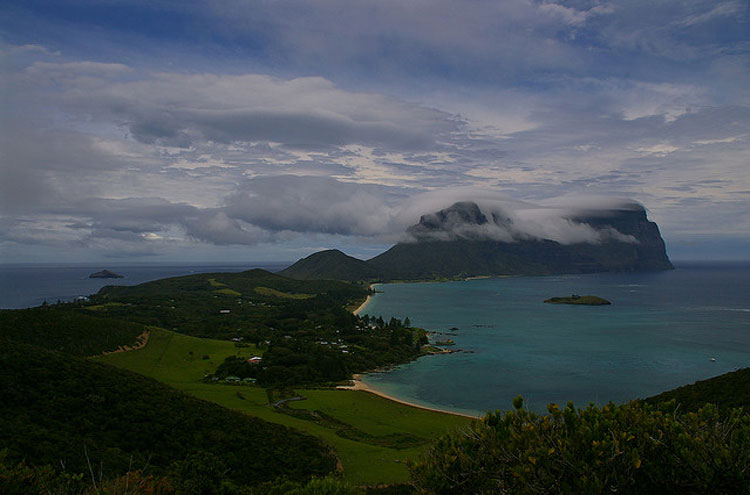 Australia, Lord Howe Island, Lord Howe Island From Kim's Lookout, From Flickr user Percita, Walkopedia