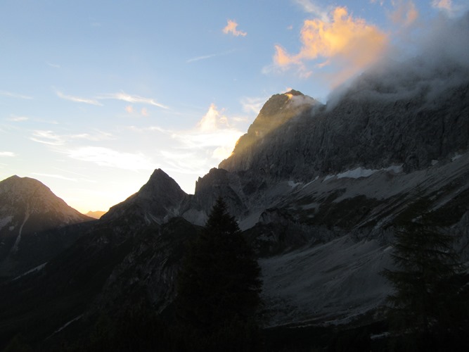 Austria The Dachstein, Pennerweg, Raucheck and Tor pass, sunset, Walkopedia